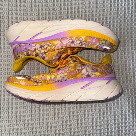 Hoka x Free People Movement Clifton 8 - Picture 3 of 9